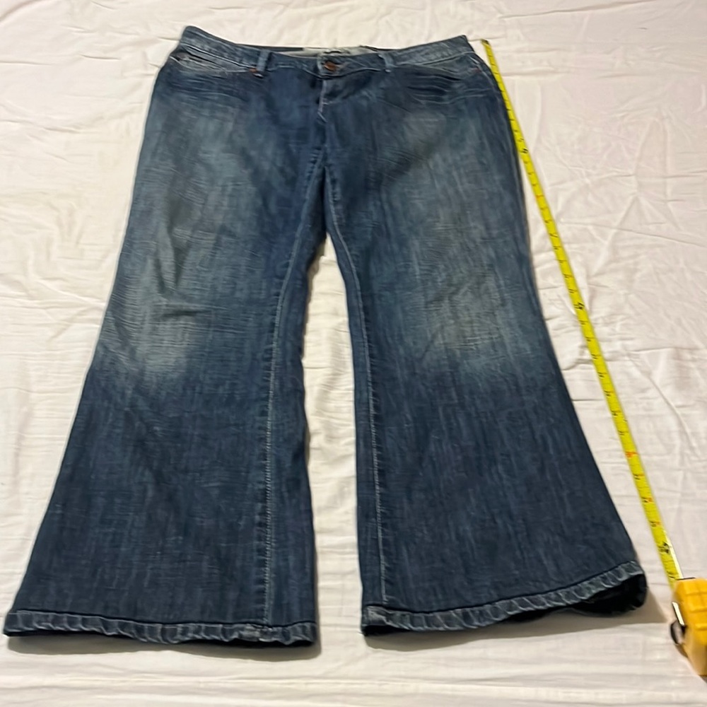 Joe’s jeans 31” Waist. Lucas wash, style AOLC5374. Very good preowned condition.